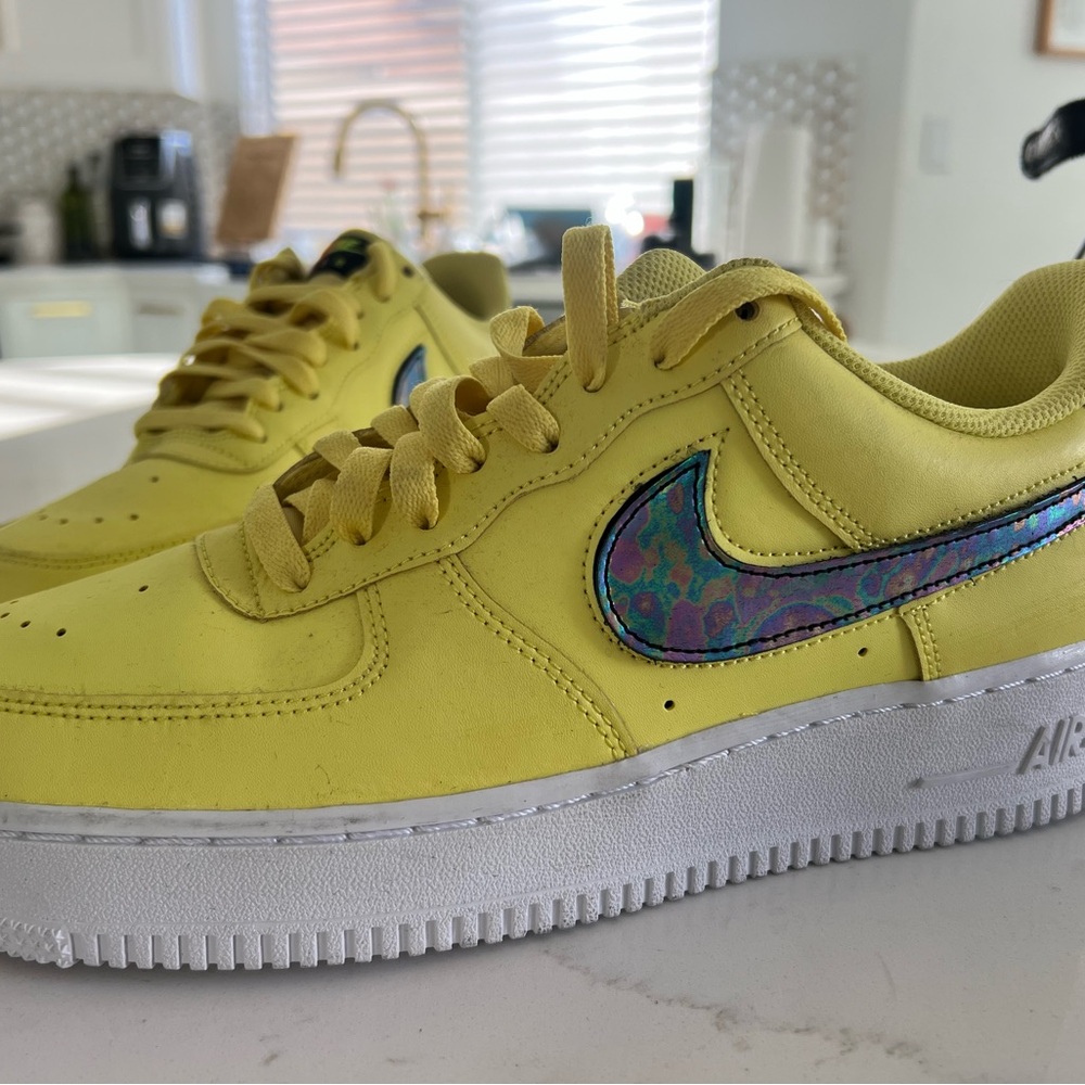 NEW This Nike Air Force 1 '07 LV8 "Yellow Pulse,"